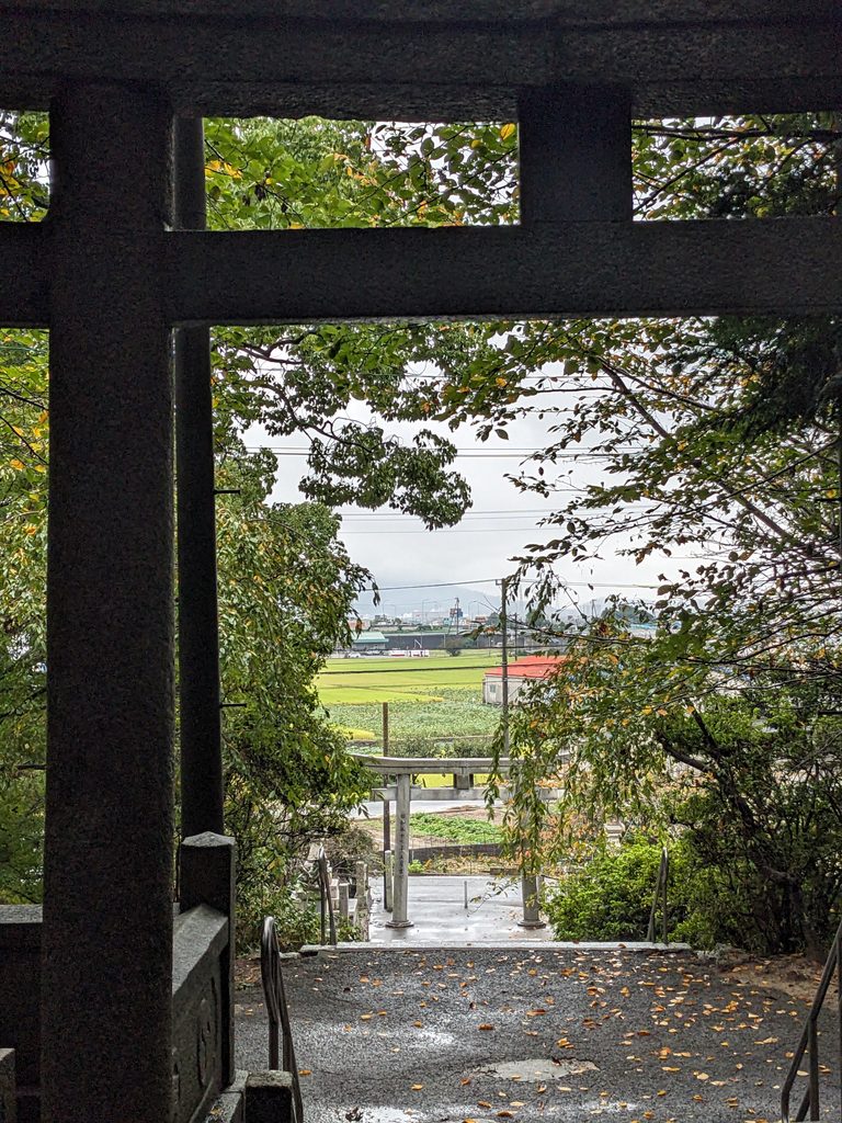 三島神社（登畑）境内の全景と空