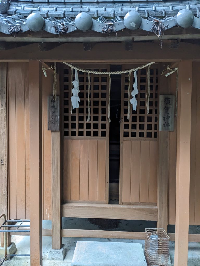 宮ケ崎八幡神社の拝殿・境内の風景